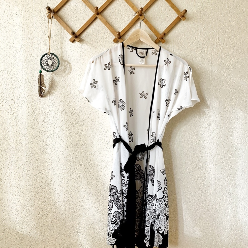 In Bloom Robe - Picture 1 of 8